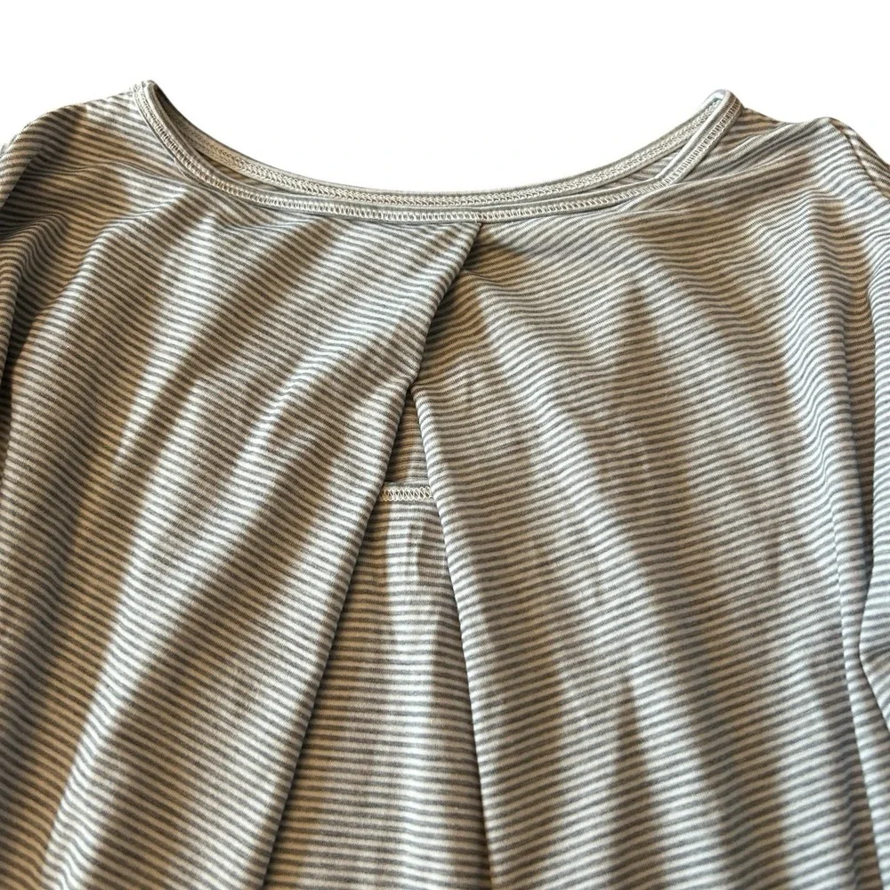 Athleta Girl Shirt XL / 14 Gray Pleated Back Athletic Thumbholes Preppy Stripe